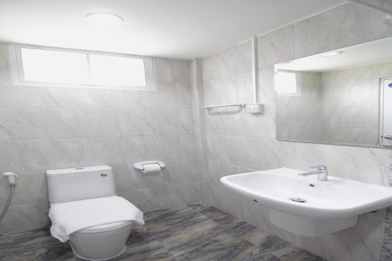 R 17 Living Hotel Bangkok Zewnętrze zdjęcie